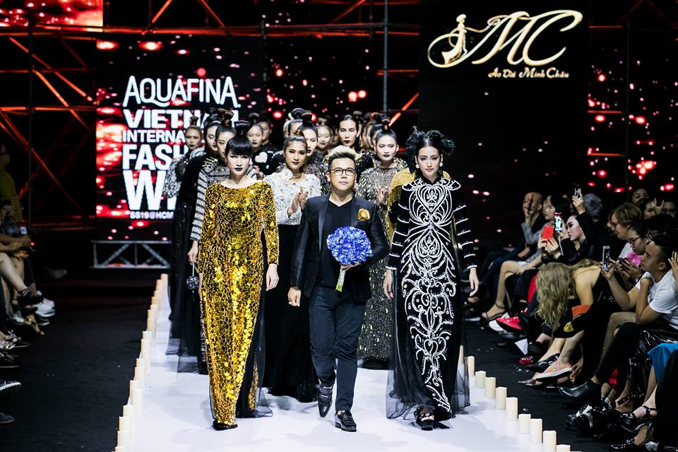 Aquafina VIFW 2019 không chỉ đánh dấu hành trình 10 năm mang sự sáng tạo phục vụ khách hàng mà còn là lần đầu tiên NTK áo dài Minh Châu đánh tiếng ở một sân chơi thời trang uy tín